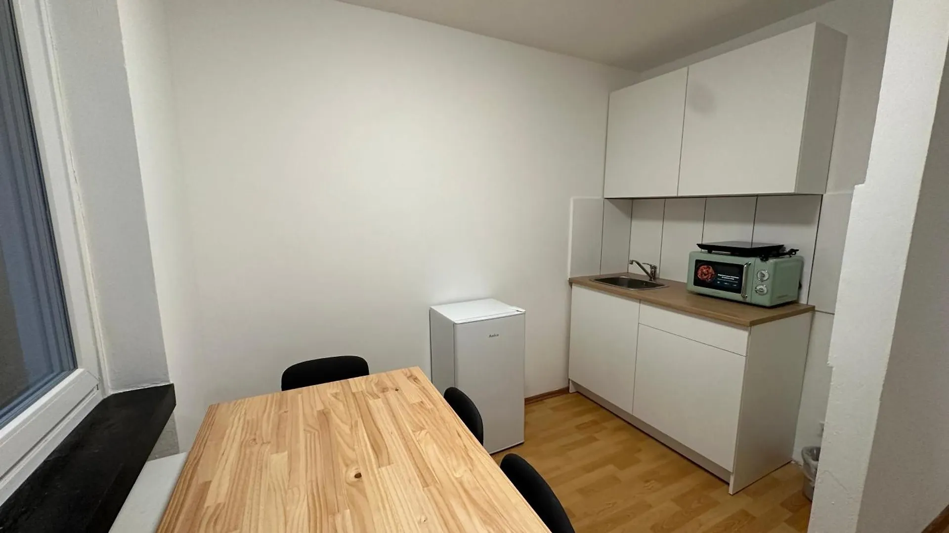 Hotel Im Natur Mit Eigene Kueche Bad Balkon Parkplatz Netflix Nuremberg 0*,  Germany