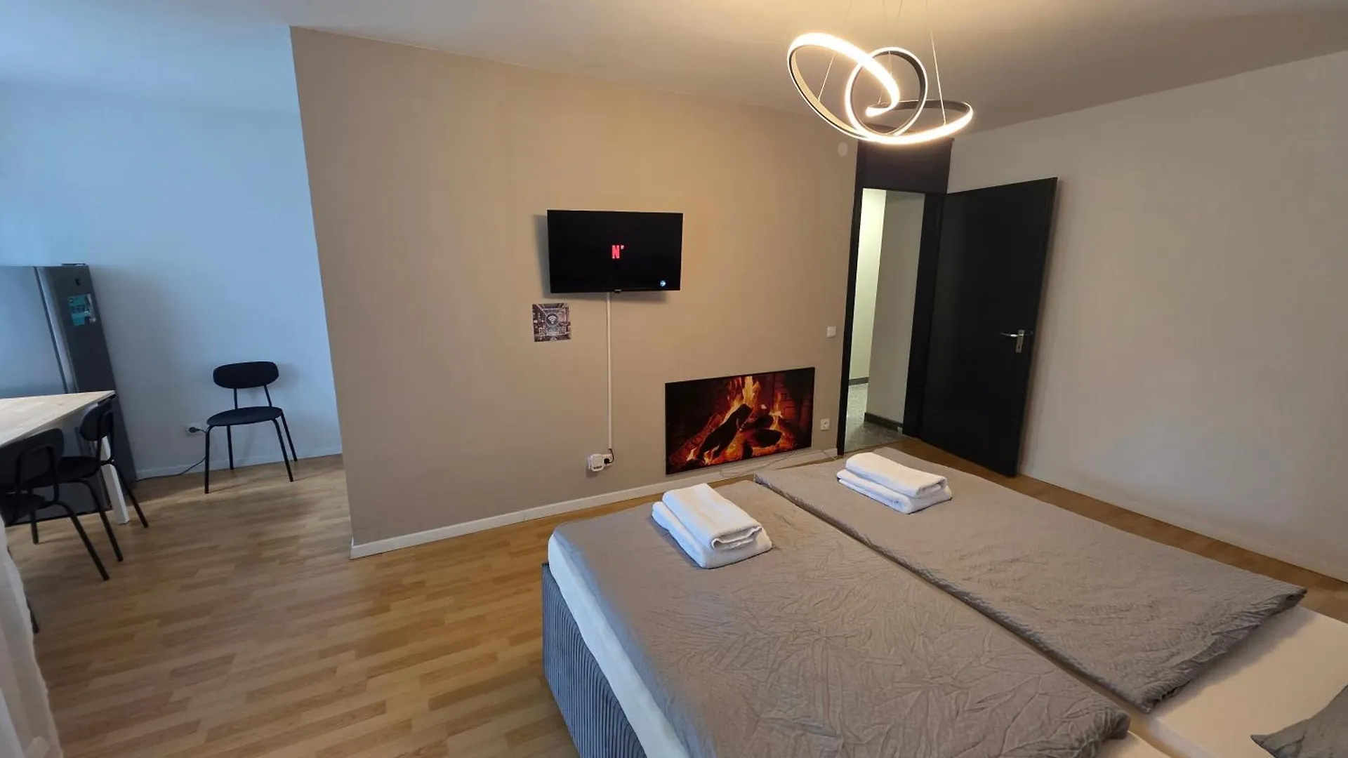 Apartment Hotel Im Natur Mit Eigene Kueche Bad Balkon Parkplatz Netflix Nuremberg
